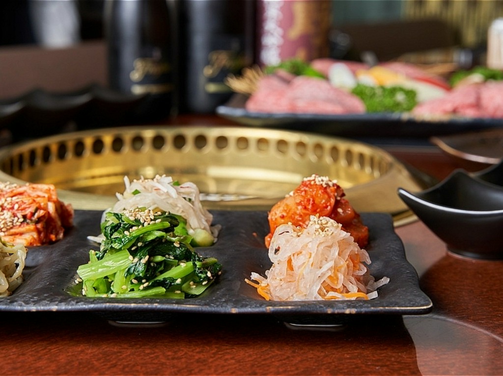 子どもからお年寄りまでくつろげる、半個室タイプの掘りごたつ席