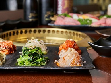 子どもからお年寄りまでくつろげる、半個室タイプの掘りごたつ席