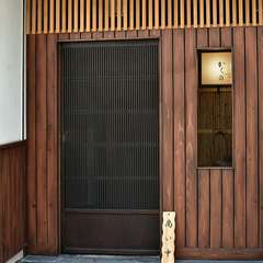 都会の喧騒を感じさせない、全12席だけの静かな隠れ家