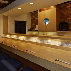 一流デザイナーが手掛けた、自然を感じさせるモダンな内装