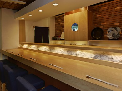 一流デザイナーが手掛けた、自然を感じさせるモダンな内装