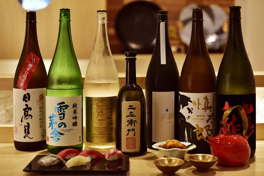 選び抜いた銘酒と鮨のマリアージュ。日本酒のほかワインも人気
