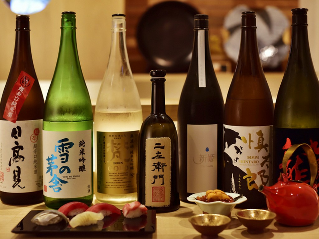 選び抜いた銘酒と鮨のマリアージュ。日本酒のほかワインも人気