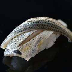 艶やかに光る姿が美しい、江戸前鮨の代表格『小肌』