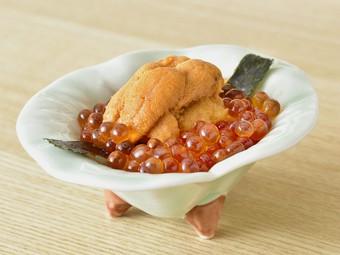 2つの贅沢な味が絶妙のコンビネーション『ウニとイクラの小丼』