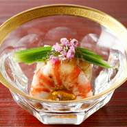 季節の京料理に合う、日本各地の銘酒を入れ替わりで提供