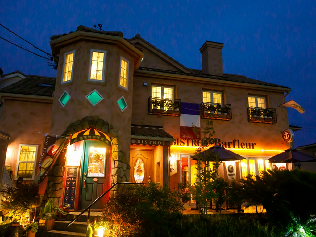 一軒家ビストロを大胆に貸し切ってパーティー