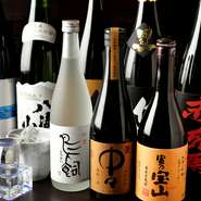 お酒好きの店主が集めた焼酎は常時25種類ほどが揃っています。有名な芋焼酎の『佐藤』シリーズから、知る人ぞ知る麦焼酎の『麻生富士子』まで、バラエティ豊かなラインナップです。