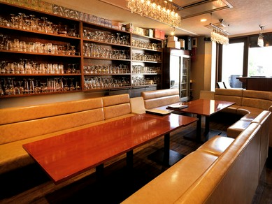 家族や友人とお気に入りのビールや美味溢れる料理を囲んで