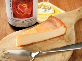 食後だけでなく、ビールと共にぜひ楽しみたい『ベルギービールに合うチーズケーキ』