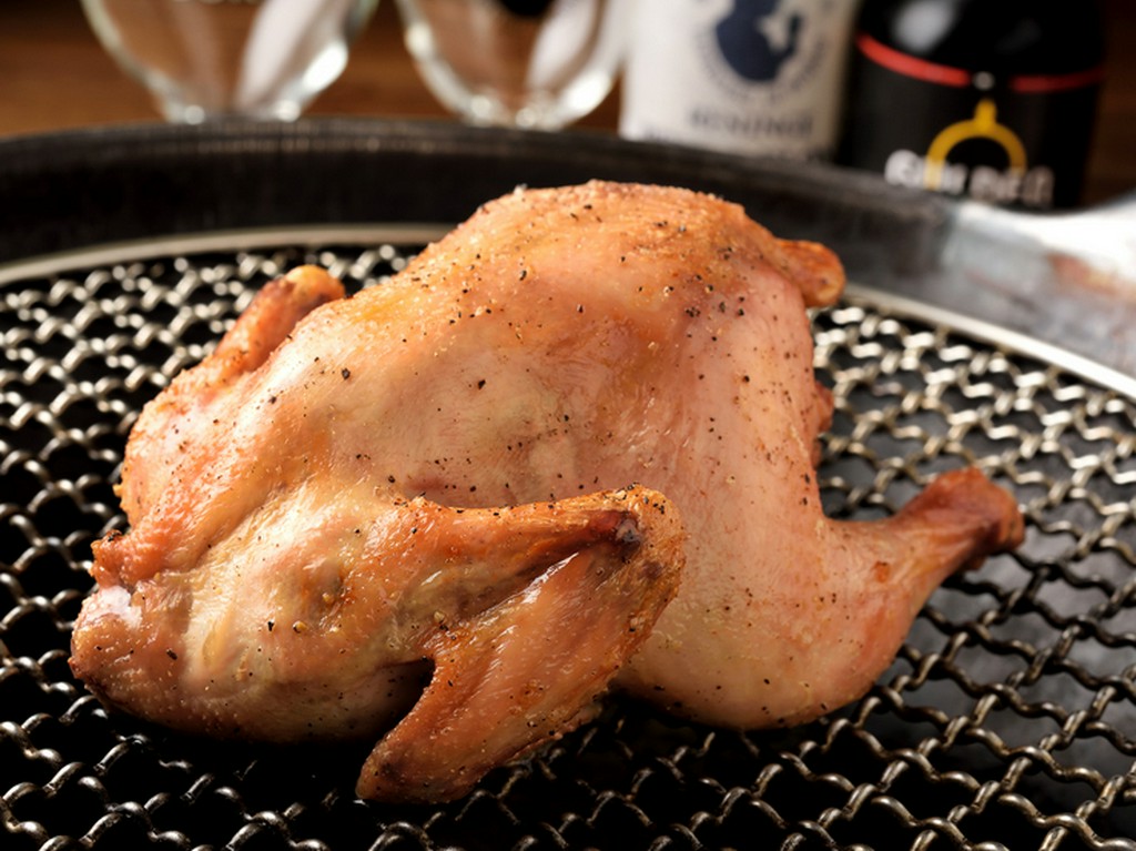 ベルギーのじっくりローストした丸鶏が基本！『週末限定！雛鶏の燻製ロースト』