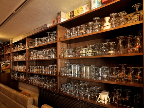 ベルギービールを注ぐグラスも、美しさが際立つ大切なアイテム