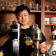 多様性があり一つずつ個性的で異なる魅力を持ったベルギービール。従来のビールの概念は一旦置き、全く新しい境地として味わえるようビール選びの指南役、また、新しい発見のサポート役に徹しています。