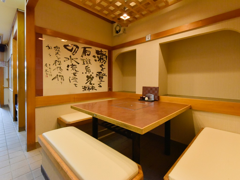 団体の利用も可能。多彩な料理を盛り込んだコースは宴会に最適