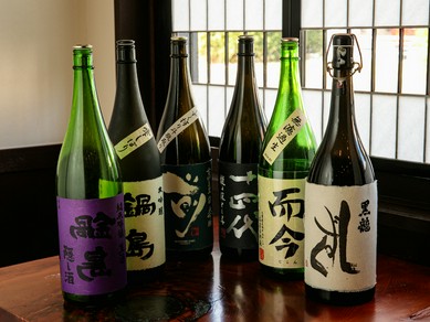 和食にはやはり日本酒。佐賀の酒を中心に常時30種類の品揃え