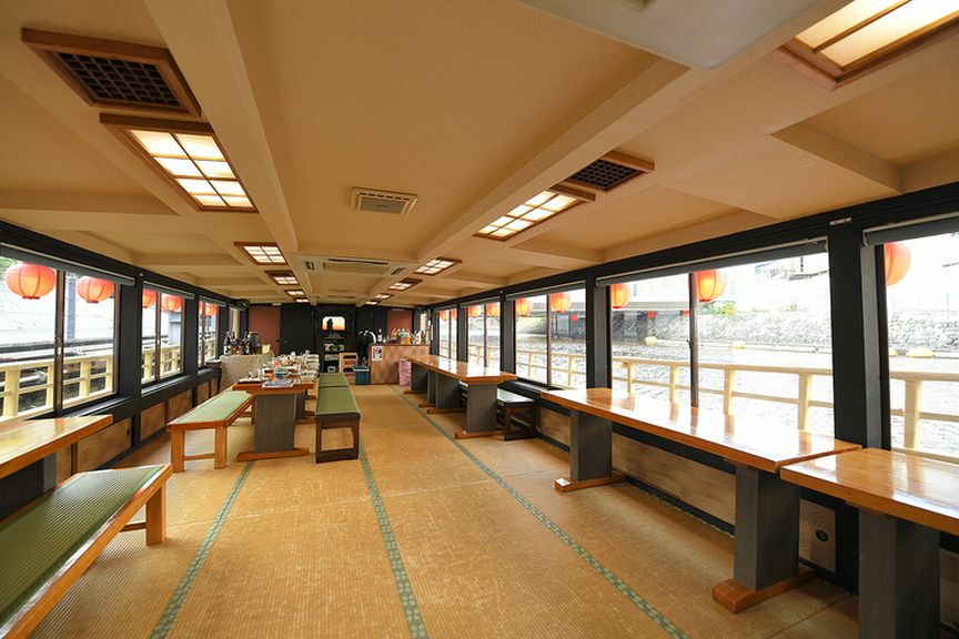 水上からのお花見、花火大会。横浜の絶景をひとり占め