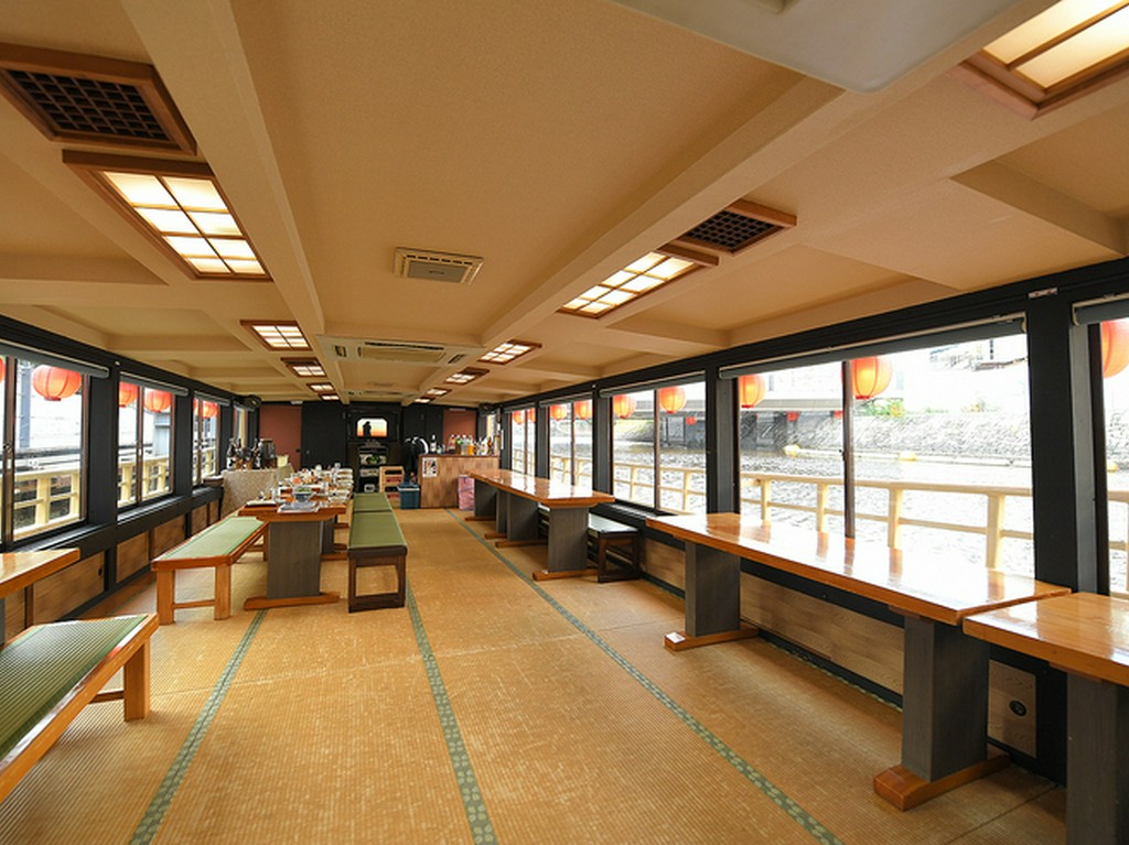 水上からのお花見、花火大会。横浜の絶景をひとり占め