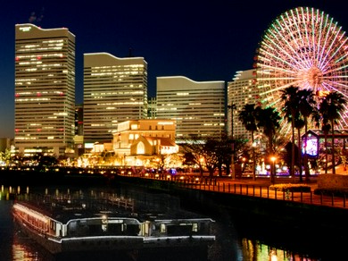 夜の遊覧はロマンティックな空間も演出。