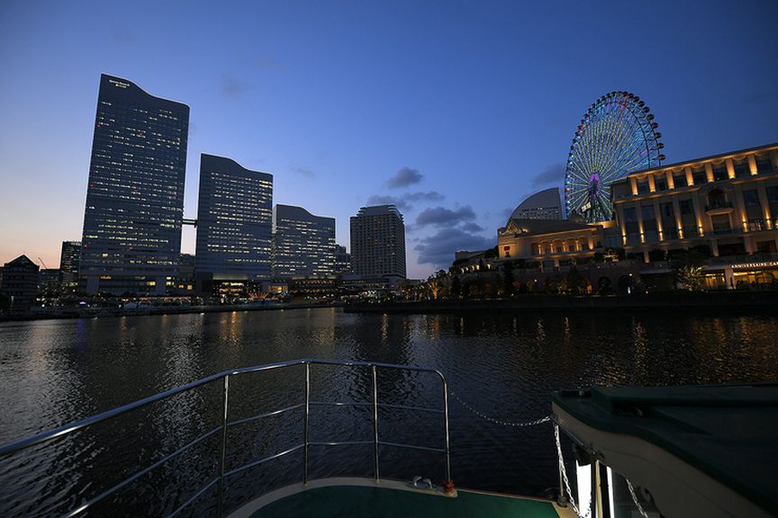 ランチは船上から横浜の名所めぐり。心に残る女子会を演出