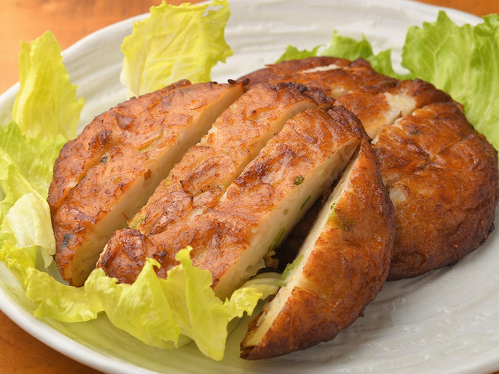 職人が丁寧に練り込み、心を込めてつくり上げる逸品。上品な味わいの『特製さつま揚げ』