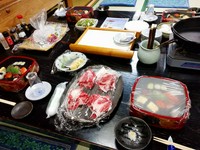 テーブルごとにすき焼き鍋を囲み、〆のうどんまでお楽しみいただけます。宴会を華やかなに演出いたします。
