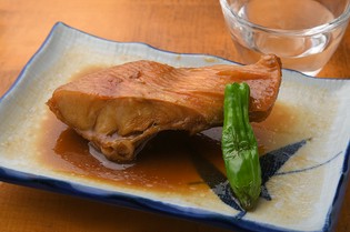 甘みとコクがある、創業以来の伝統の味『金目鯛の煮つけ』
