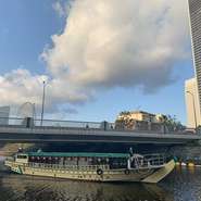 異国情緒あふれる横浜湾の屋形船遊覧は、季節ごとにさまざまな表情を見せ、一年を通して楽しませてくれます。予算に合わせた豊富なコースに素晴らしい景色が揃えば、楽しい宴となること間違いありません。