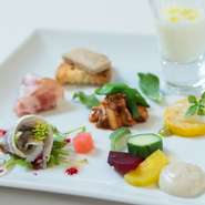 女子会に人気! ランチ＆ディナーとも、豊富なメニューが揃う