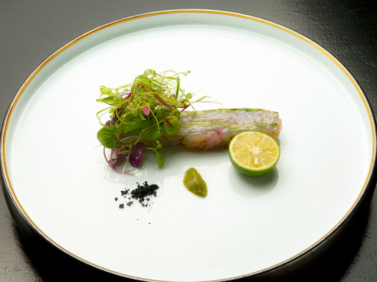 「辻村 史朗」の作品をメインに、美しい器で視覚を魅了