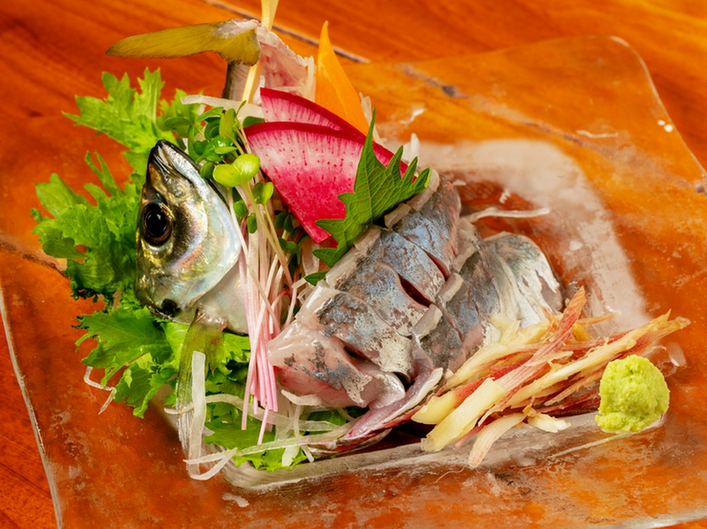 コリコリっとした食感がたまらない。鮮度抜群の『泳ぎあじ』