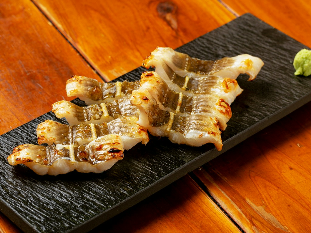 肉厚＆ジューシーな穴子。満足度の高い逸品を白焼きや天ぷらで