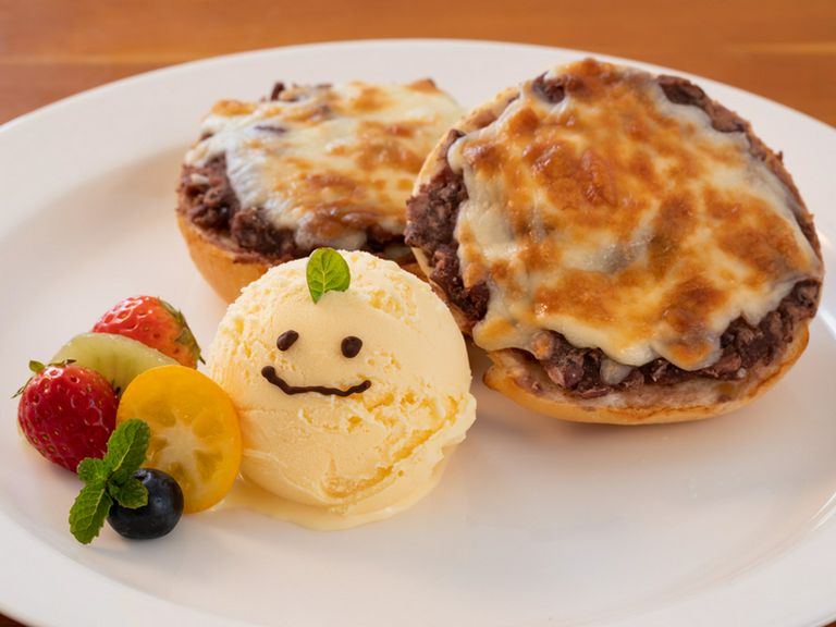 マダムバタフライ(あんこ、とろけるチーズ) アイスクリーム添え