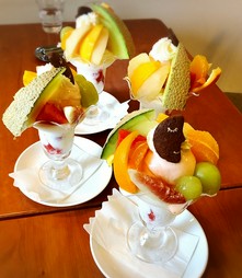 季節の彩り『フルーツパフェ』