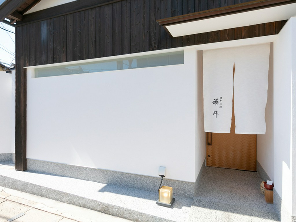 都会の喧騒を離れ、優雅なひとときを過ごせる【日本料理　藤井】