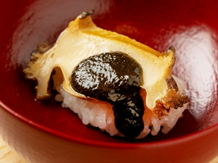 旬の美味しいものを厳選。季節を感じさせる一品で提供