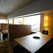 ラクでスピーディーなタッチパネル式注文。自分たちのペースでじっくりメニューを選び、いつでもカンタンにオーダー、焼肉をおもいっきり楽しめます。