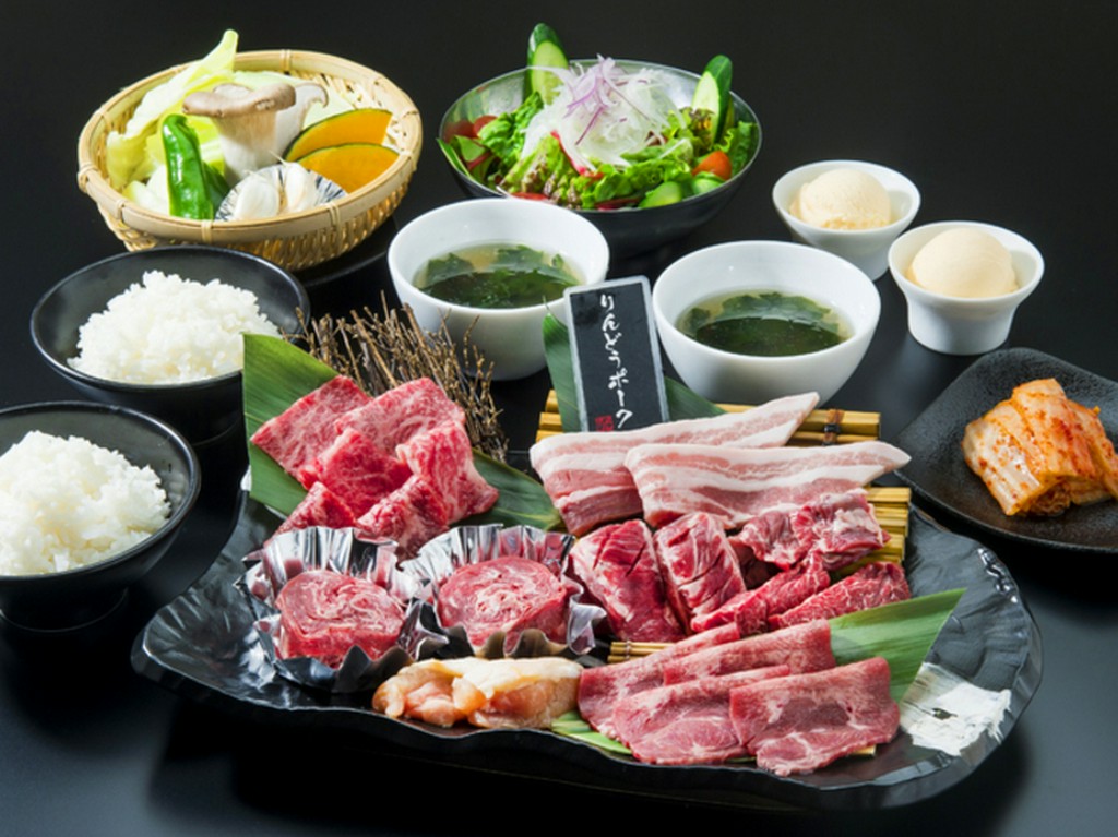 上質な肉を適量いただける、2人用『不動岩セット』