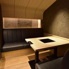 今夜は2人きりでお祝い。ソファー席の個室で記念日デート