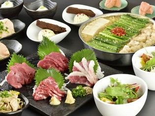 馬刺しは本場、熊本直送。もつは牛もつを使用。新鮮さにこだわり