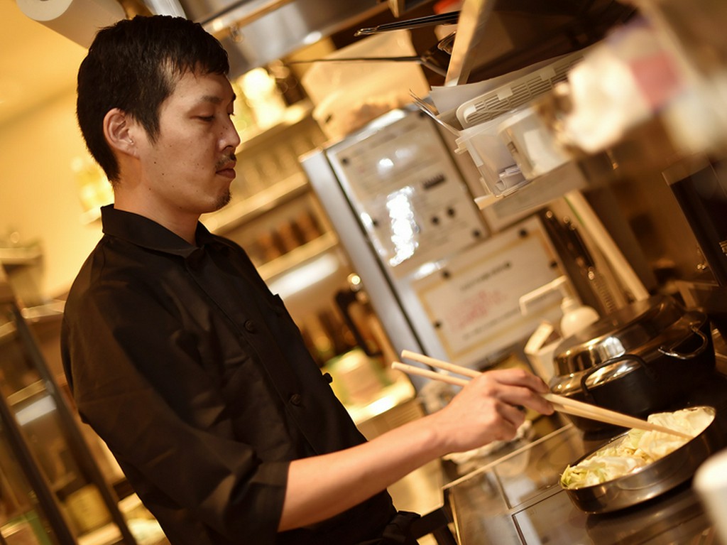 来店者の目線で接客。明るい笑顔と細やかなサービス