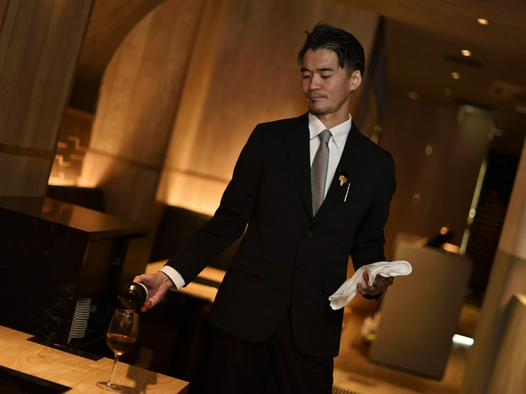 『もつ鍋』に合う一杯を丁寧に提案。明るく気持ちの良い接客