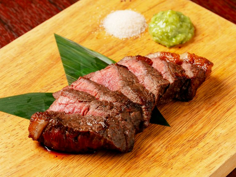 希少・厳選部位を味わう『国産牛炭火焼き』