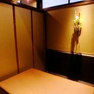 品質本位で仕入れる新鮮な北海道産食材が織りなす、上質な素材の滋味に舌鼓。北の美酒佳肴に酔いしれながら、大切なお相手とゆっくり語り合えそうです。仕事仲間との会食や、接待にもオススメです。