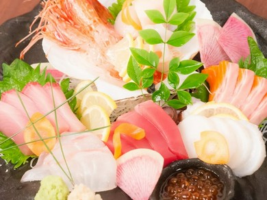 函館直送。旬の新鮮魚介で季節を味わう『北海鮮魚５点盛り』
