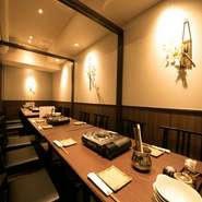 ４Fフロア10名様席4部屋完備しております。
喫煙可能なお席になります。