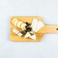 厳選したナチュラルチーズを3種類ご用意！ドライフルーツとクラッカーのセットです！！
