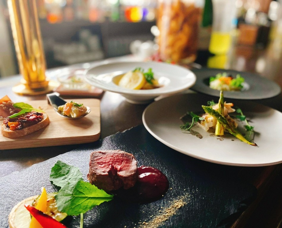＋￥1,100でフォアグラをご用意
＋￥1,650/￥2,200で2時間飲み放題に
