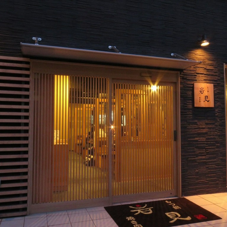 西新駅から徒歩5分！宴会、接待、友人達との飲み会に是非当店を