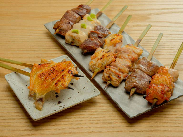 噛みしめる度に、じゅわ〜っと肉汁があふれ出す『鳥串焼』