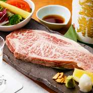 春夏秋冬それぞれの旬が楽しめる「魚介類」・脂身に甘みがある「大泉ポーク」・地元の高級ブランド牛「仙台牛」。その時期ならではの新鮮な厳選食材で、来店者をもてなしてくれます。 